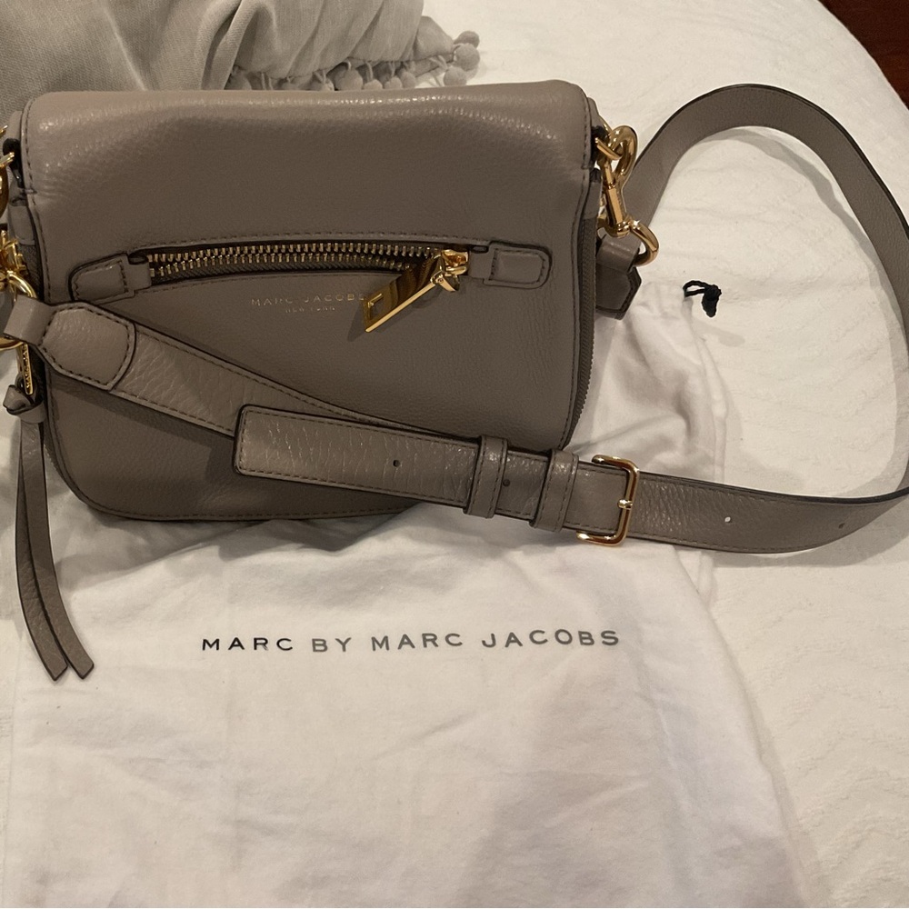 ★ EUC Marc Jacobs Recruit Nomad Saddle Gray Crossbody Bag